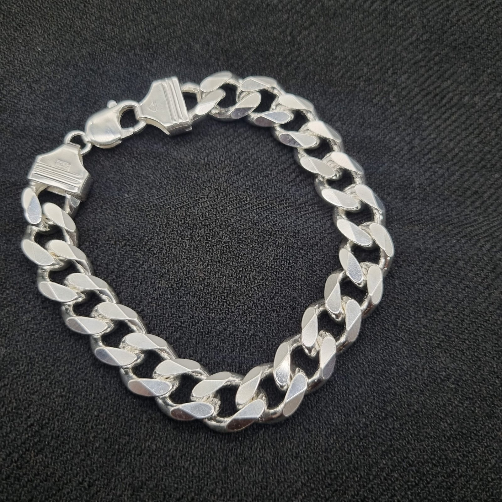 26 (1) Curb Bracelet - Image 1