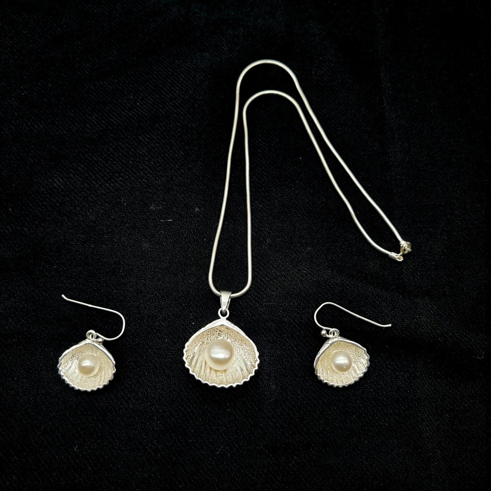 11 (8) Silver Pearl Set - Image 1