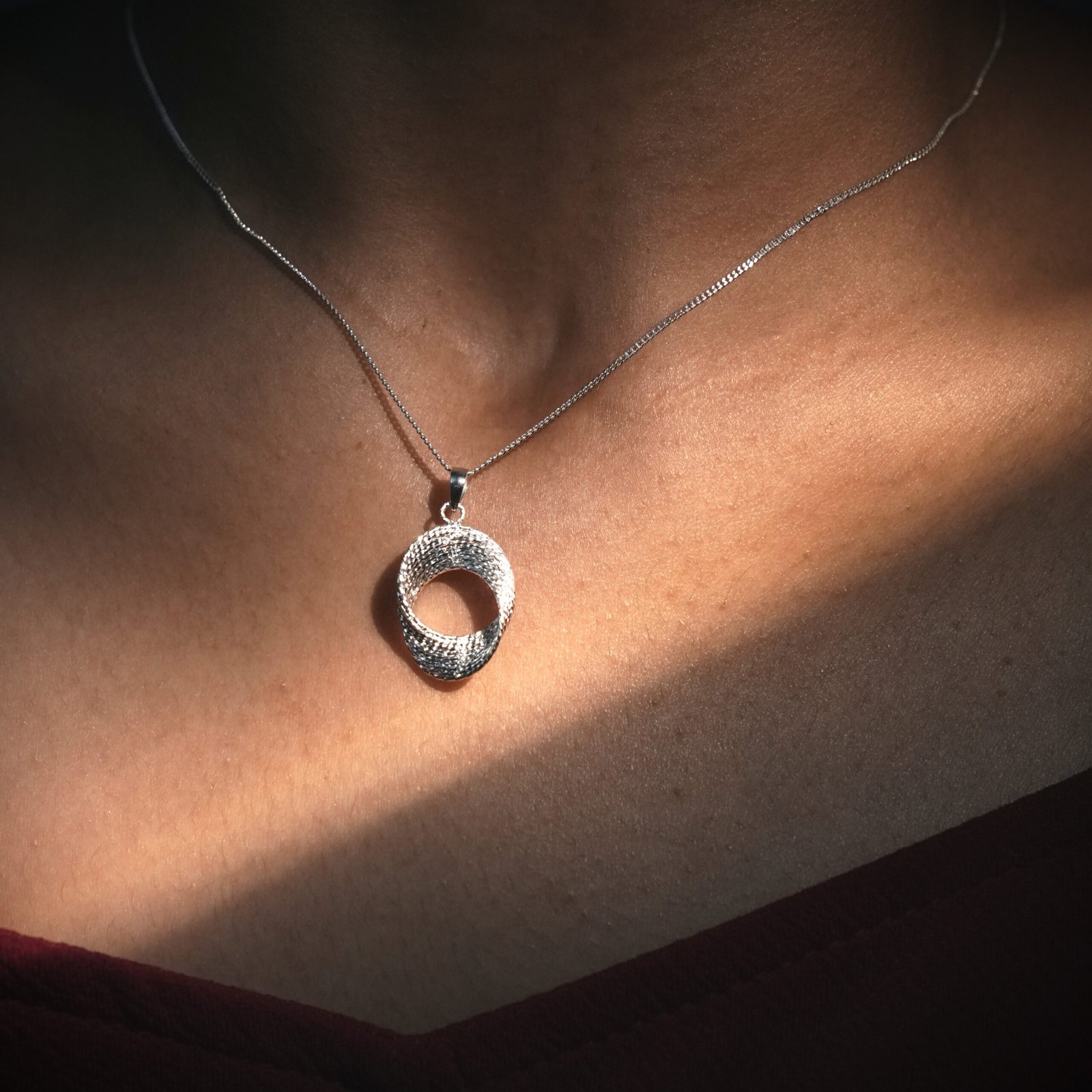 SN17 (1) Round Twisted Necklace - Image 1