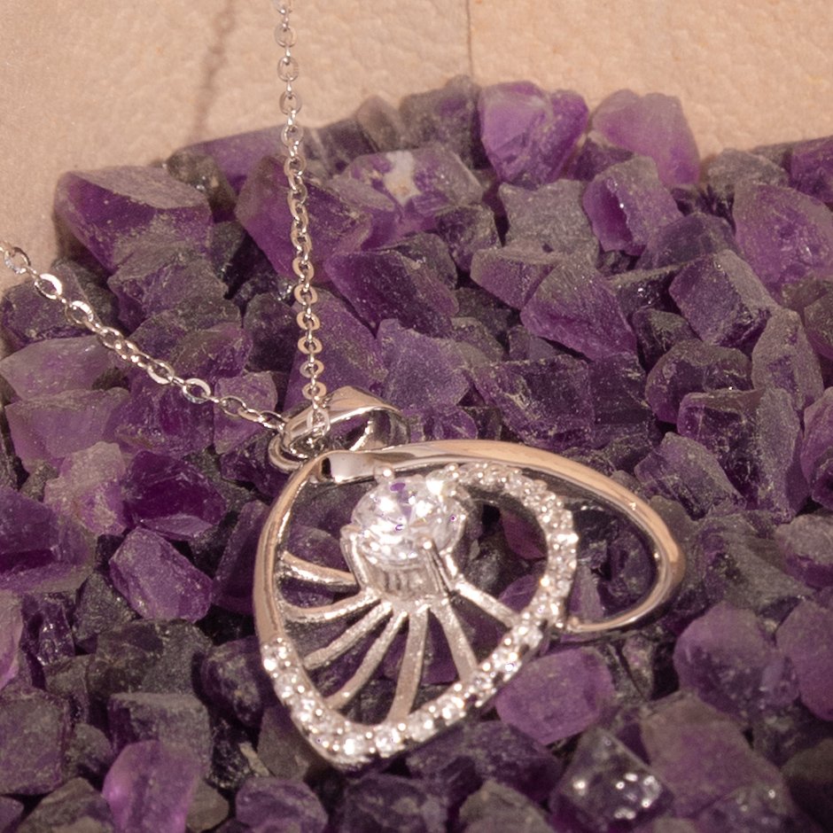 SP07 Radiant Heart Pendant - Image 1